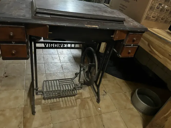 Base Mesa máquina Vigoreli antiga 