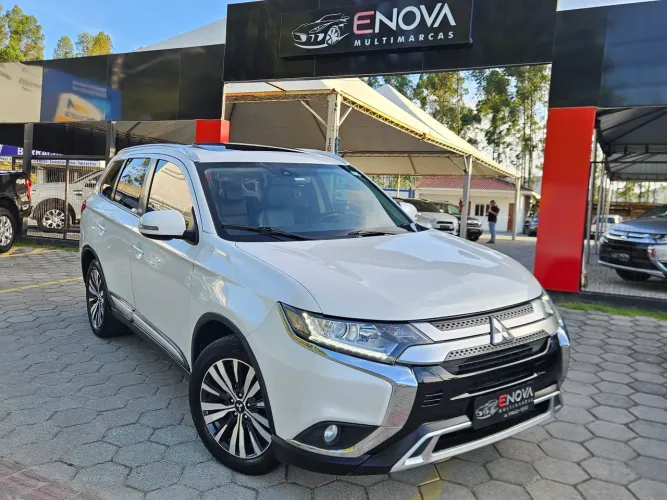 OUTLANDER HPE 2.0 CVT 7 LUGARES BAIXA KM PNEUS NOVOS