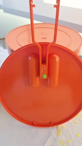 Balde de gelo EVA anos 70 desenhado pelo arquiteto Jorge Zalszupin