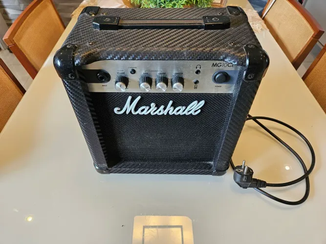 Amplificador Marshall MG10CF