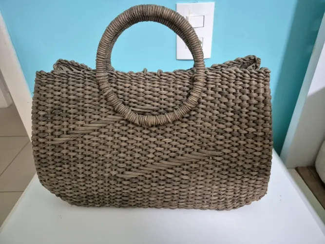 Bolsa de palha trançada