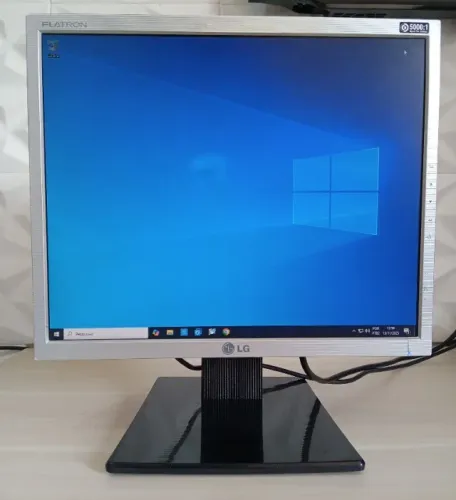 Monitor LG Flatron L1753H-SF 17" - VGA/DVI - Com regulagem de altura, Funcionando