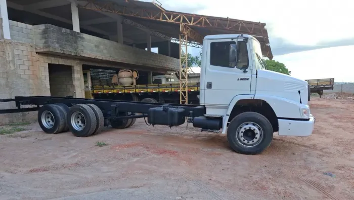 MB 1620 ano 2001, 6x2, no chassi, Bomba grande, em Campinas
