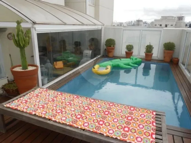 Cobertura à venda com 3 quartos, sendo 1 suíte, no condomínio Adagio, São Paulo - SP