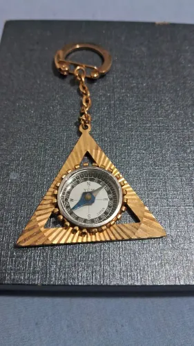 Antiga Bússola em formato de chaveiro belíssima peça 