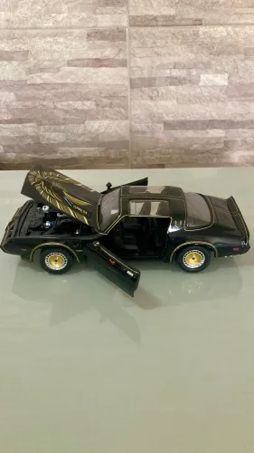 Miniatura 1/18 Trans Am Smokey & The Bandit