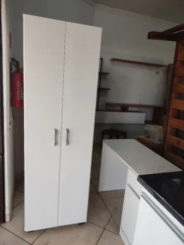 Armário Multiuso 2 Portas 