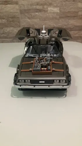 Miniatura 1/18 Delorean GMC de volta para o futuro