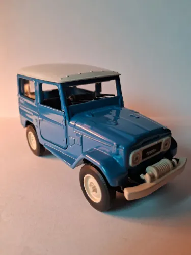 Miniatura Toyota Bandeirantes