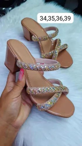 Sandálias de salto alto com strass