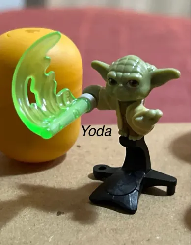 Kinder ovo ,Yoda, Kylo, e Dart importado
