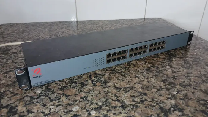 Switch 24 Portas Encore Rack Profissional para Rede