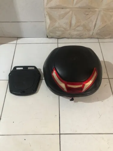 Vendo Baú GIVI completo