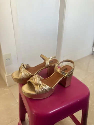 Salto tamanho 34: Usaflex