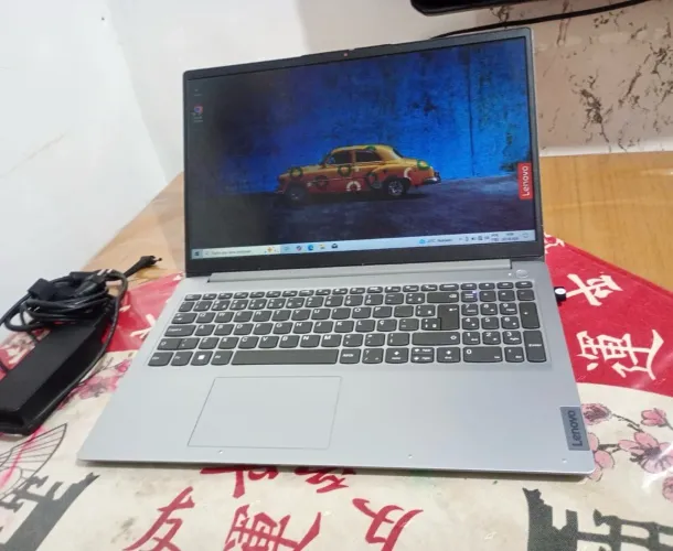 Notebook Lenovo i3 12°GER / SSD 128GB / 4GB-DDR4