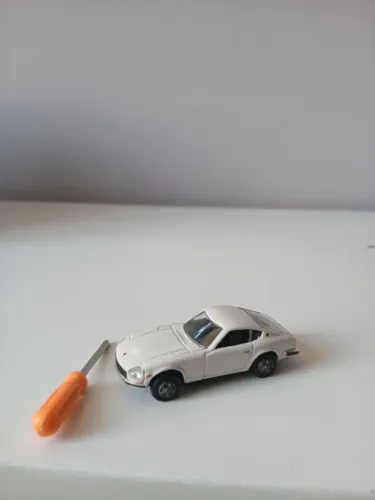 KYOSHO DYDO DATSUN 240 Z ESCALA 1/64