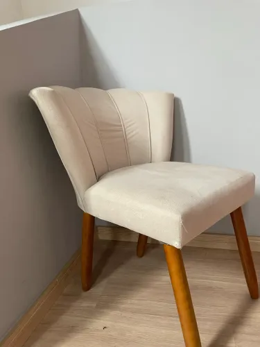 Cadeira Decorativa Moderna - Estofada Bege