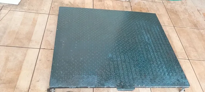 Tampa de alçapão em chapa xadrez para casa de máquinas de piscina ? usada só 5 dias