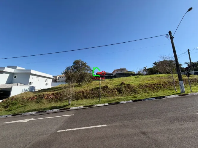 Terreno em Condomínio em Vinhedo-SP - 360,00 m² no Bairro Pinheirinho - Aproveite!