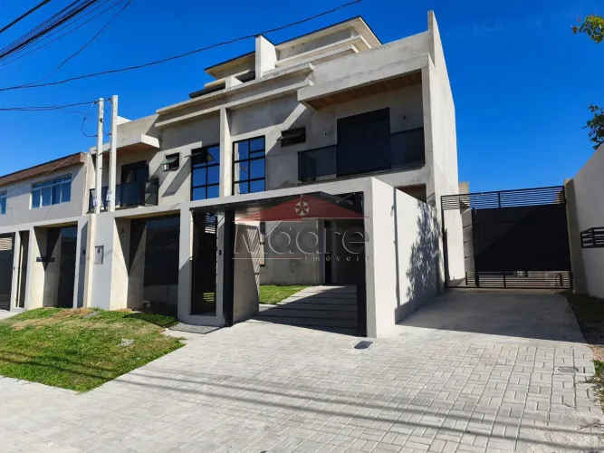 Sobrado com 3 dormitórios à venda por R$ 849.000,00 no bairro Capão Raso - CURITIBA / PR