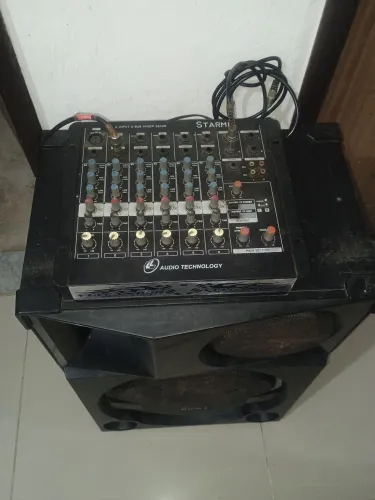 Mesa de som amplificada