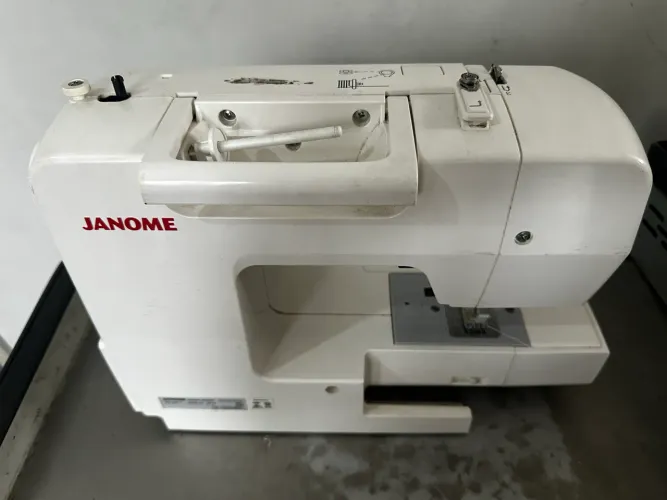 Máquina de costura Janine