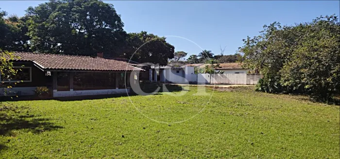 Chácara à venda com piscina, pomar e vista para praça no Vale das Garças  Campinas