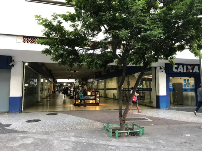 Loja de Galeria para aluguel com 190 metros quadrados em Laranjeiras - Rio de Janeiro - RJ