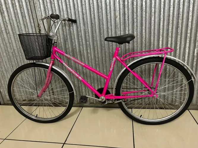 Monark Tropical Rosa com Cestinha e Bagageiro (Já é o Menor Valor)
