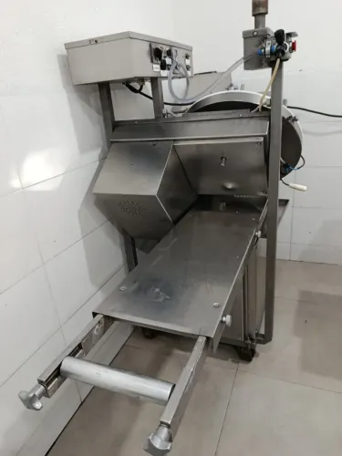 Máquina Cortadora/Fatiadora de Frios e Embutidos Industrial em Aço