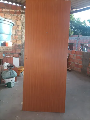 Linda porta de 80 com olho mágico !