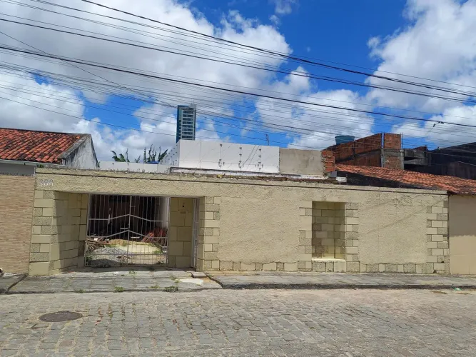 Alugo casa no catolé, localização ótima