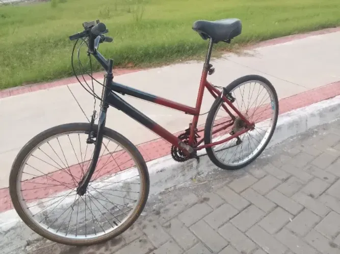 Bicicleta aro 26 quadro baixo REFORMADA COM CARINHO TUDO FUNCIONANDO PEGAR E ANDAR