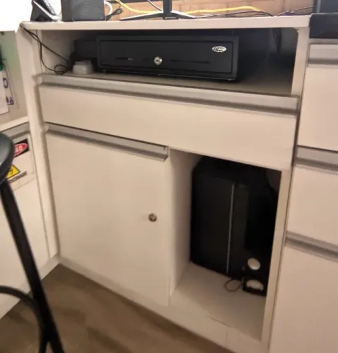 Balcão para computador e cómercio