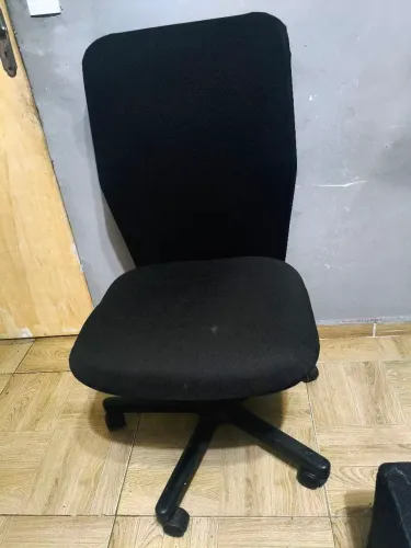 Cadeira de Escritório Executiva Giratória Preta (Sem Braços) - Perfeito Estado!