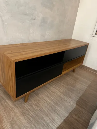 Rack para TV Moderno Amadeirado com Preto - Apenas 3 Meses de Uso