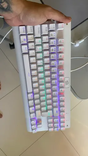 Teclado mecânico Redragon Dark Avenger Lunar White