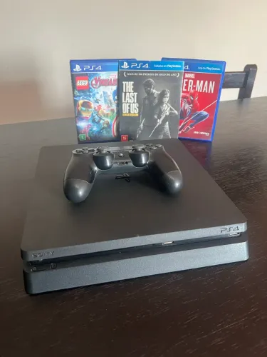 PS4 Slim / 500GB + Jogos + Cabos