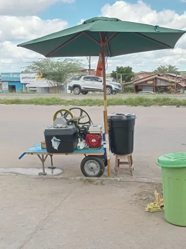 Vende- se essa linda maquina de caldo de cana