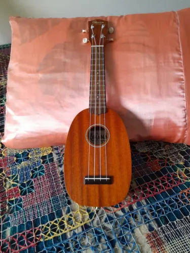 ukulele Santinho