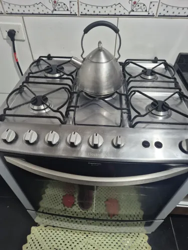 Fogão Electrolux 5 bocas, ótimo estado.