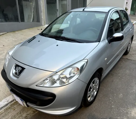 Peugeot 207 XR 1.4 Flex 8V 5P 2010