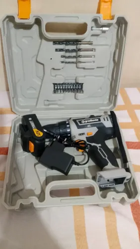 Vendo uma furadeira e parafusadeira Gradiente bateria 12V