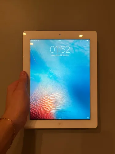 iPad 3ª Geração 64GB Wi-Fi + Cellular - Para Uso Básico ou Peças