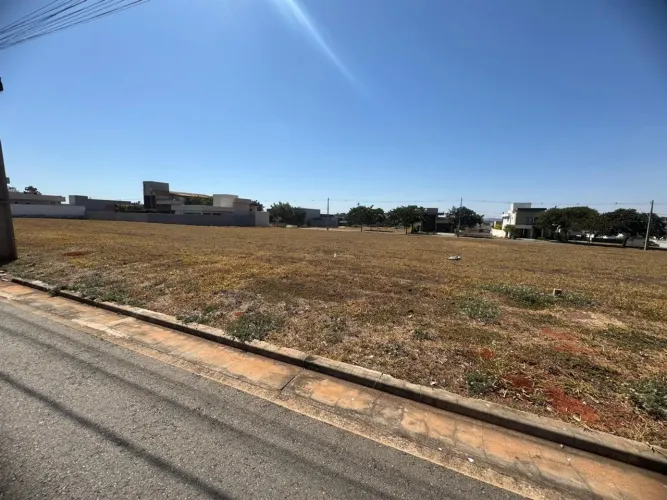 Lote, 360 m² no Terras Alpha 1 em Senador Canedo