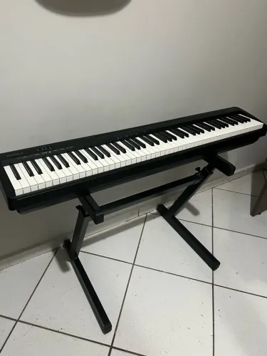 Piano Digital Roland FP - 10 + capa anti-poeira + suporte