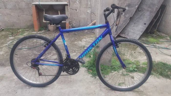 Bicicleta aro 26 semi nova 