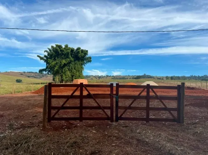 Oportunidade de Chácara, 2.500 m², na Mata dos Fernandes, em Patos de Minas. Avalio troca.