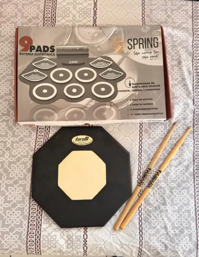 Bateria eletrônica + Pad de treino + 2 pares de baqueta