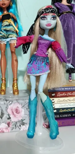 Boneca monster high 100 cada uma.